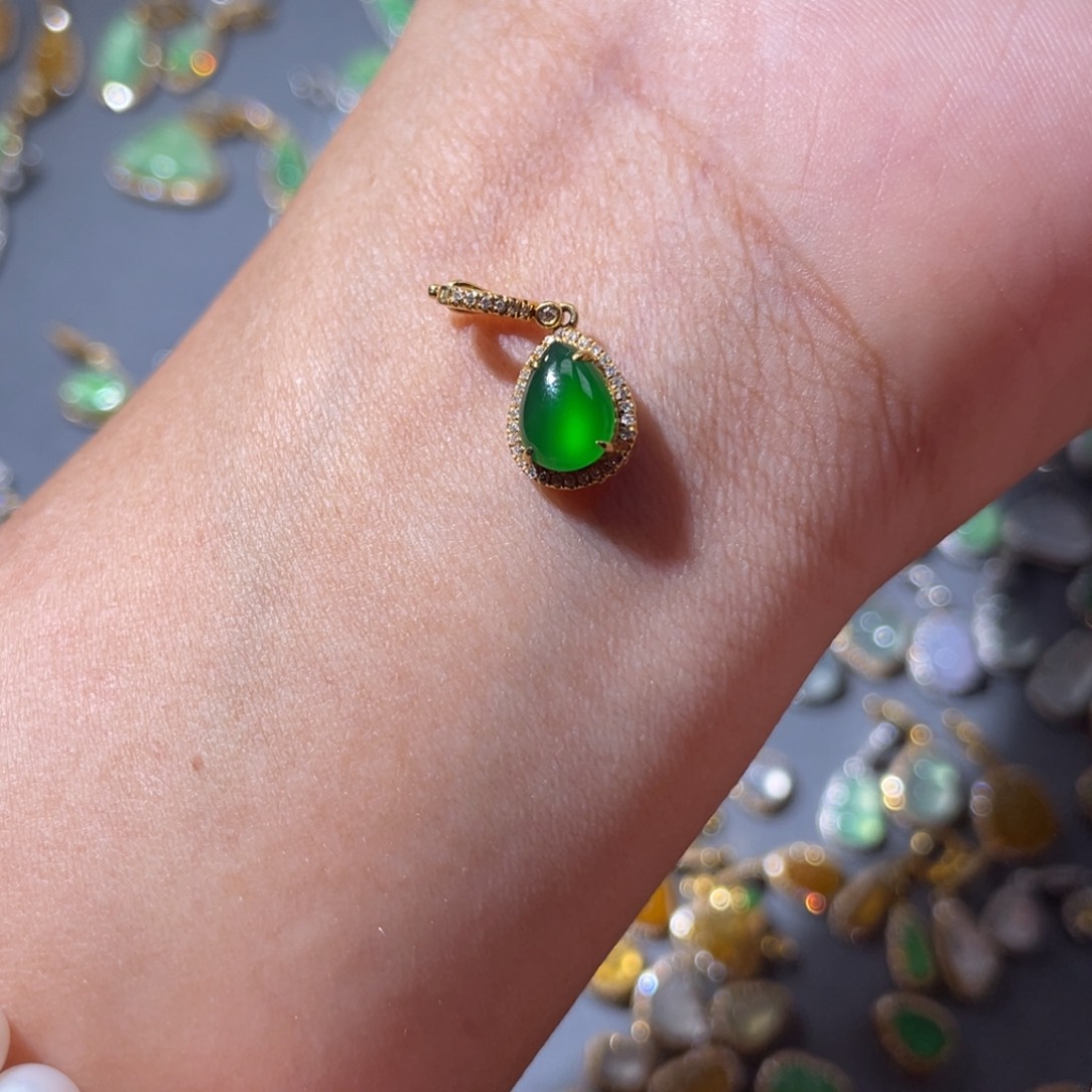 吊坠(不含链)18K金镶嵌翡翠