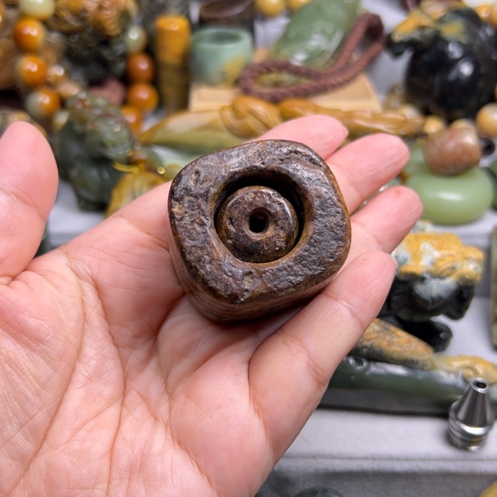 未镶嵌岫岩河磨玉（透闪石质玉）把件