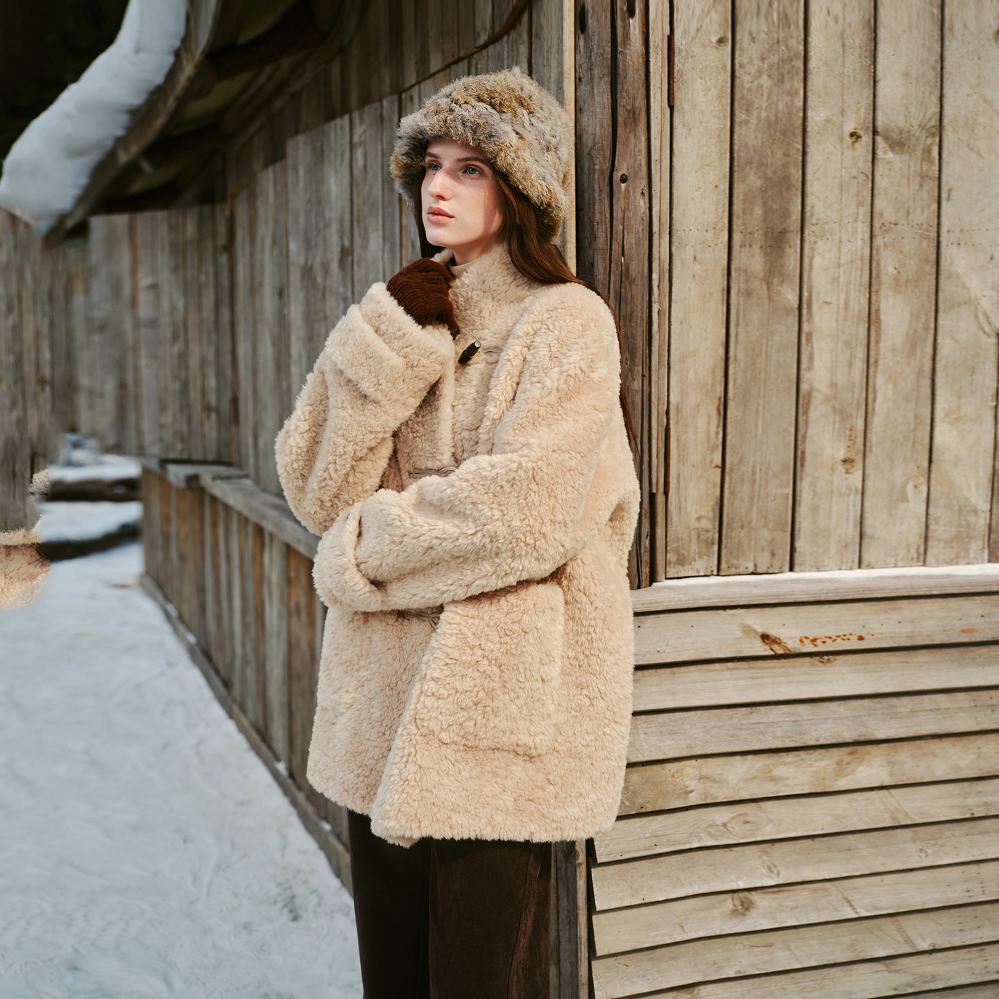 人造皮草 小个子女装穿搭短款牛角扣绒感毛一体毛毛外套25ZQ94199