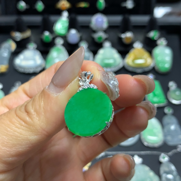 【闪购商品】翡翠颈饰18K金镶嵌吊坠