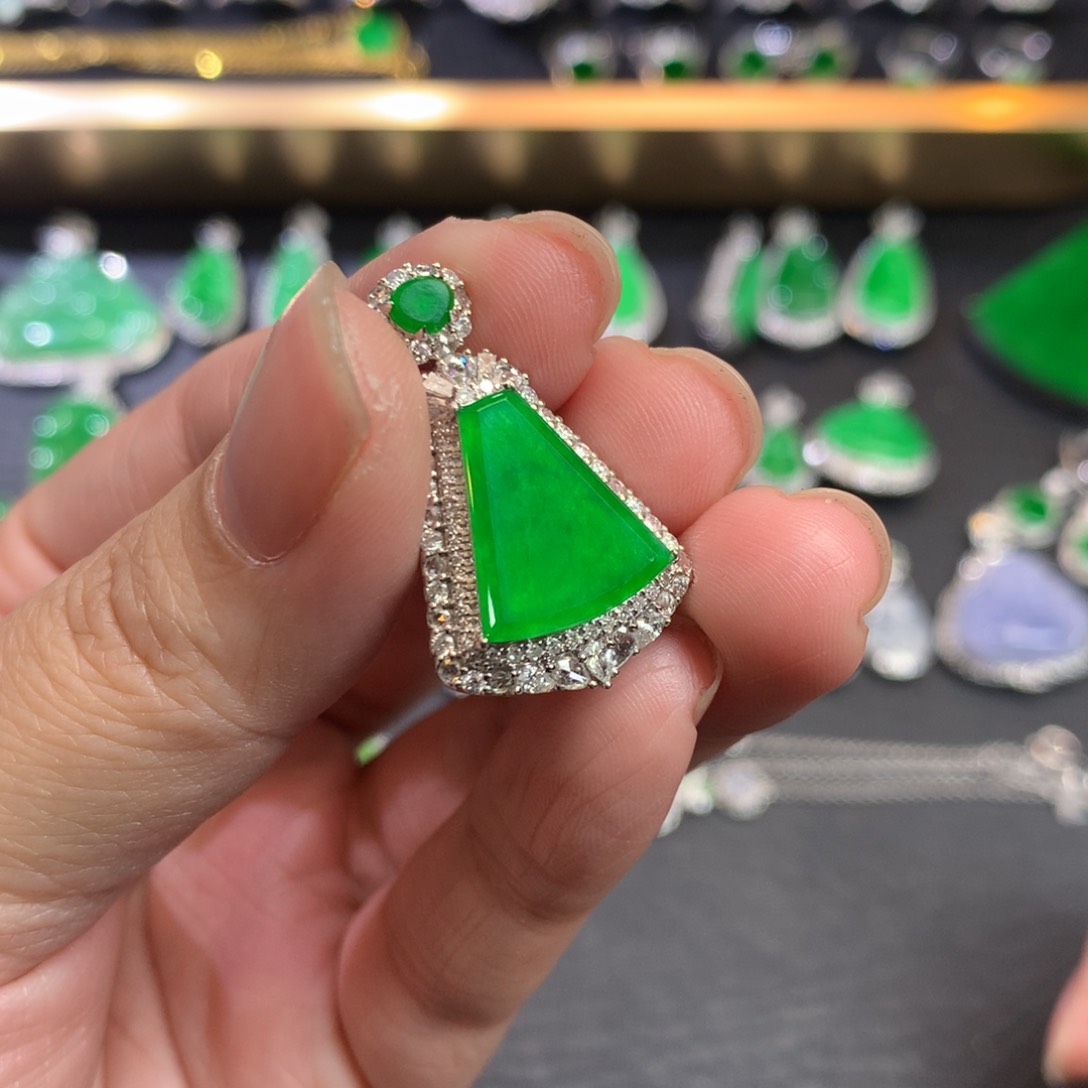 翡翠吊坠(不含链)18K金镶嵌