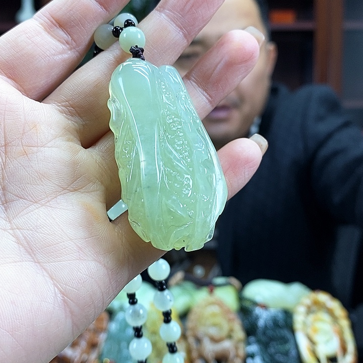 蛇纹石玉吊坠未镶嵌