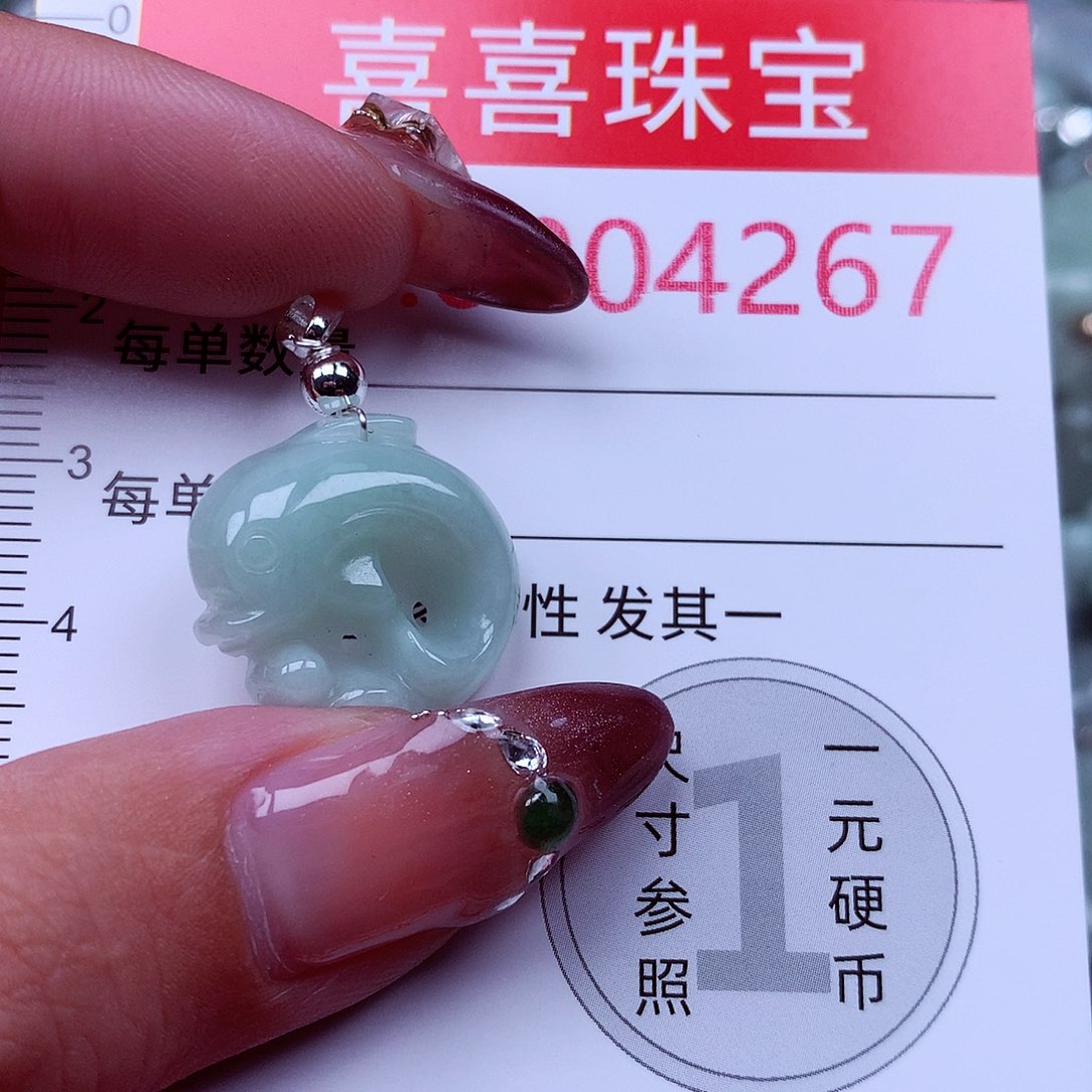 吊坠(不含链)未镶嵌翡翠