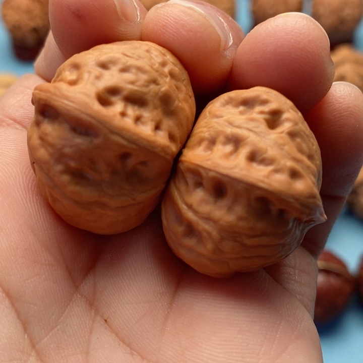 文玩核桃把件精品文玩手捻水晶瓷娃娃元