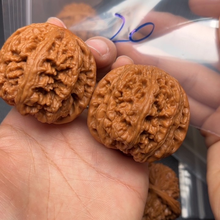 b***e桃核吊坠20号大粗筋