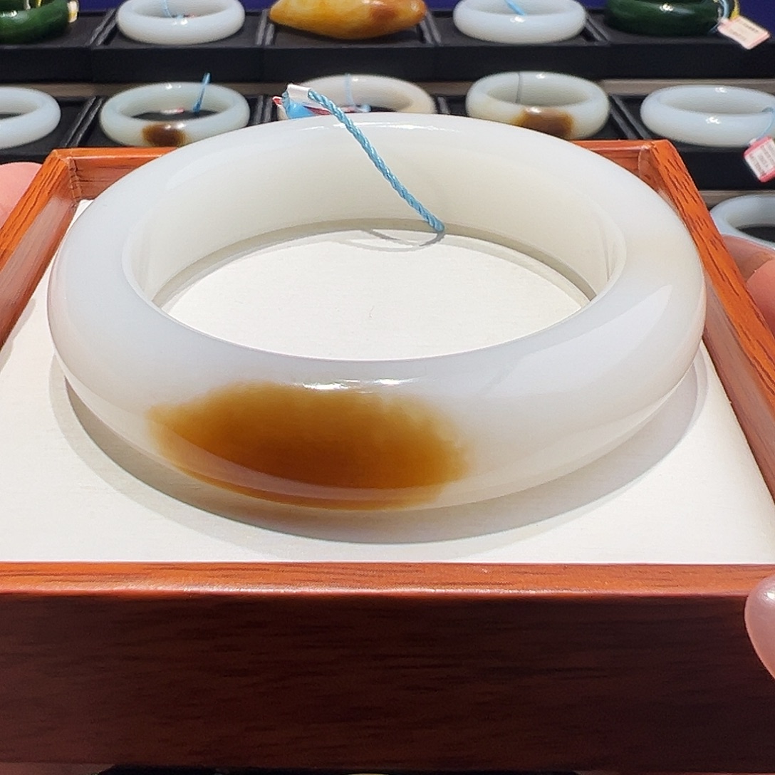 和田玉（糖玉）未镶嵌手镯