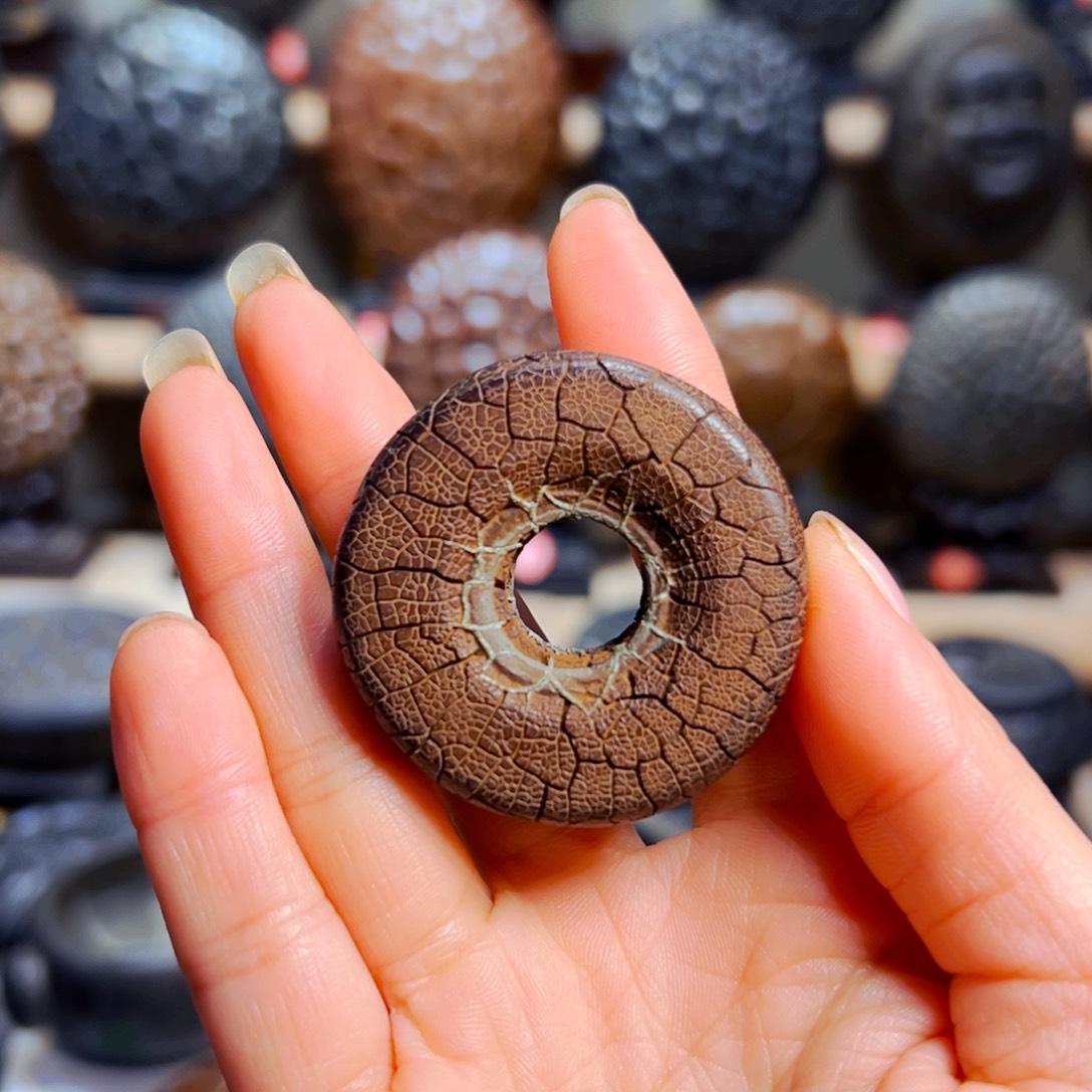 玩***恭石材龟纹石歌谣纹平安扣