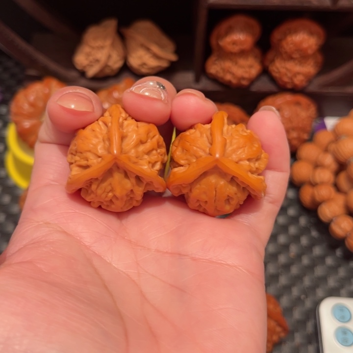 文玩核桃把件三棱