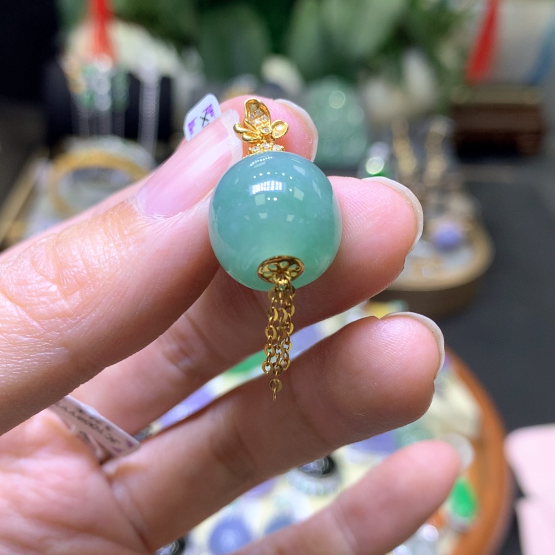 翡翠18K金镶嵌颈饰翡翠吊坠项链