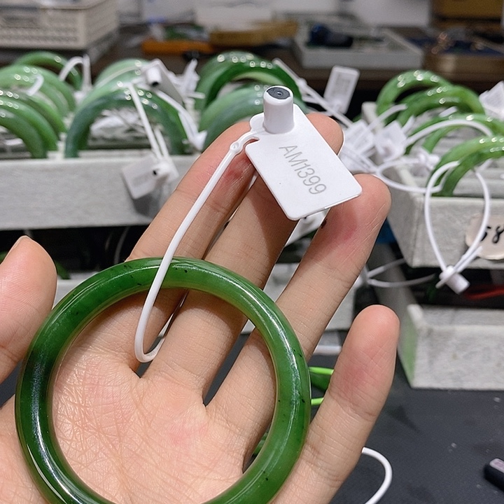 和田玉（碧玉）未镶嵌手镯