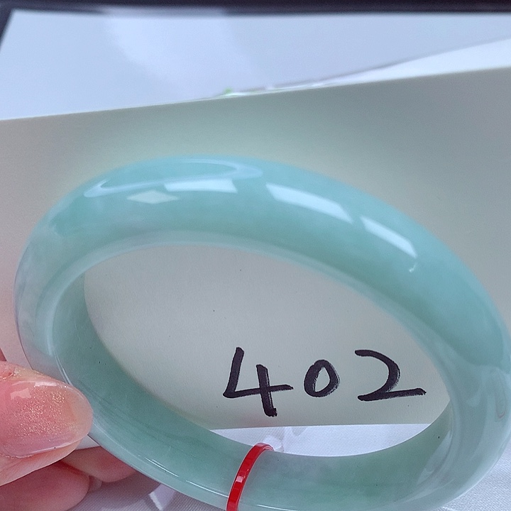 翡翠手镯未镶嵌翡翠