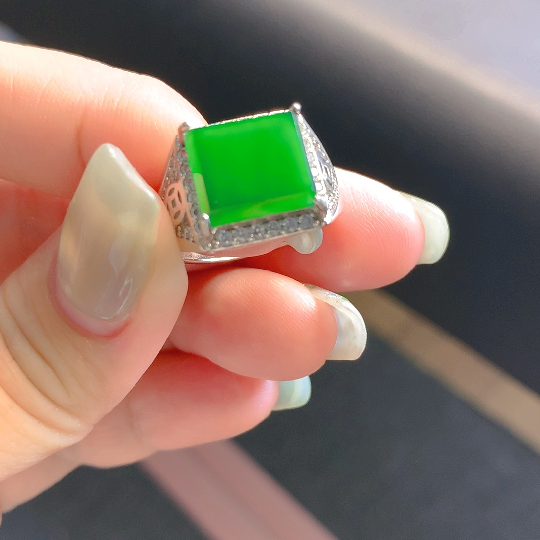 翡翠颈饰银S925镶嵌翡翠