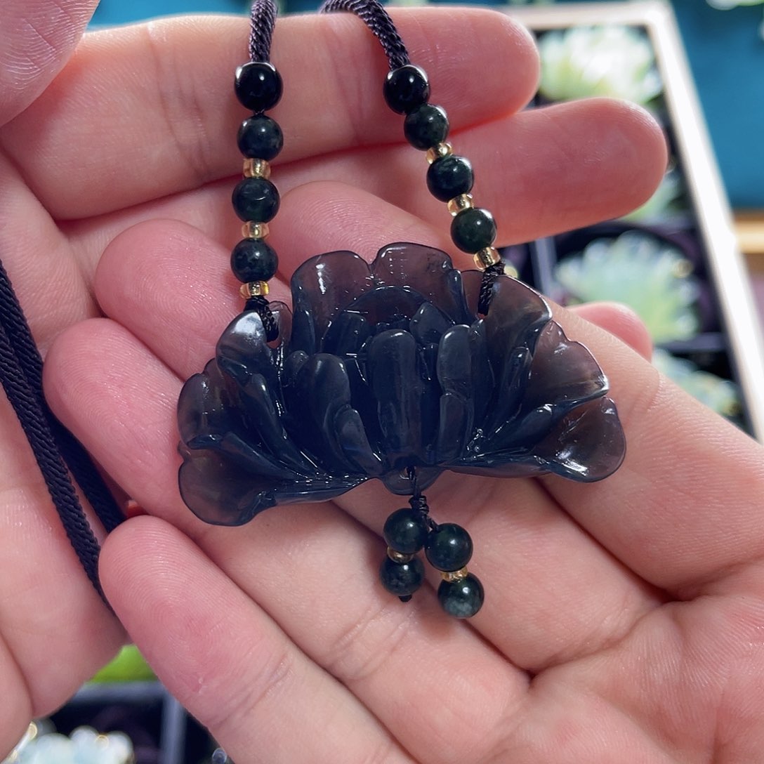 蛇纹石玉颈饰未镶嵌雪****）