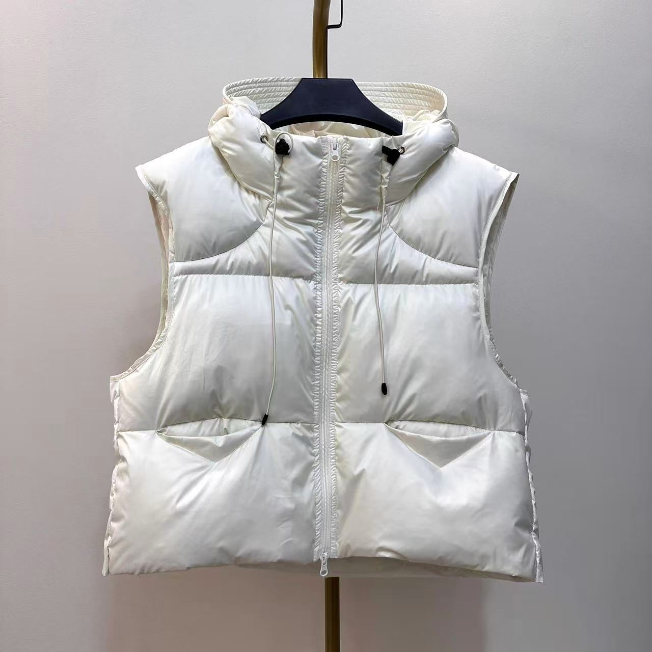 秋冬新款羽绒马甲女连帽加厚白鸭绒保暖外穿马甲 短款泡芙