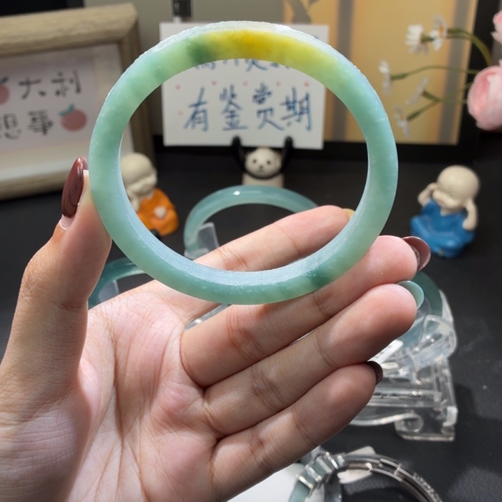 翡翠未镶嵌手镯黄加绿63