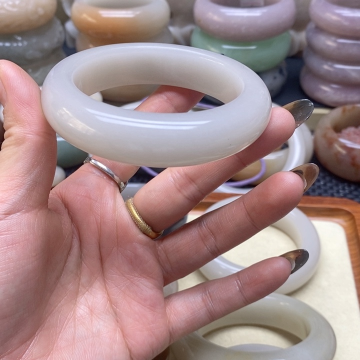 石英岩玉手镯未镶嵌