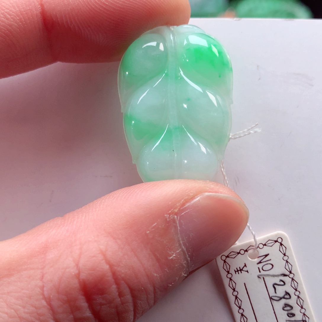 翡翠颈饰未镶嵌翡翠吊坠