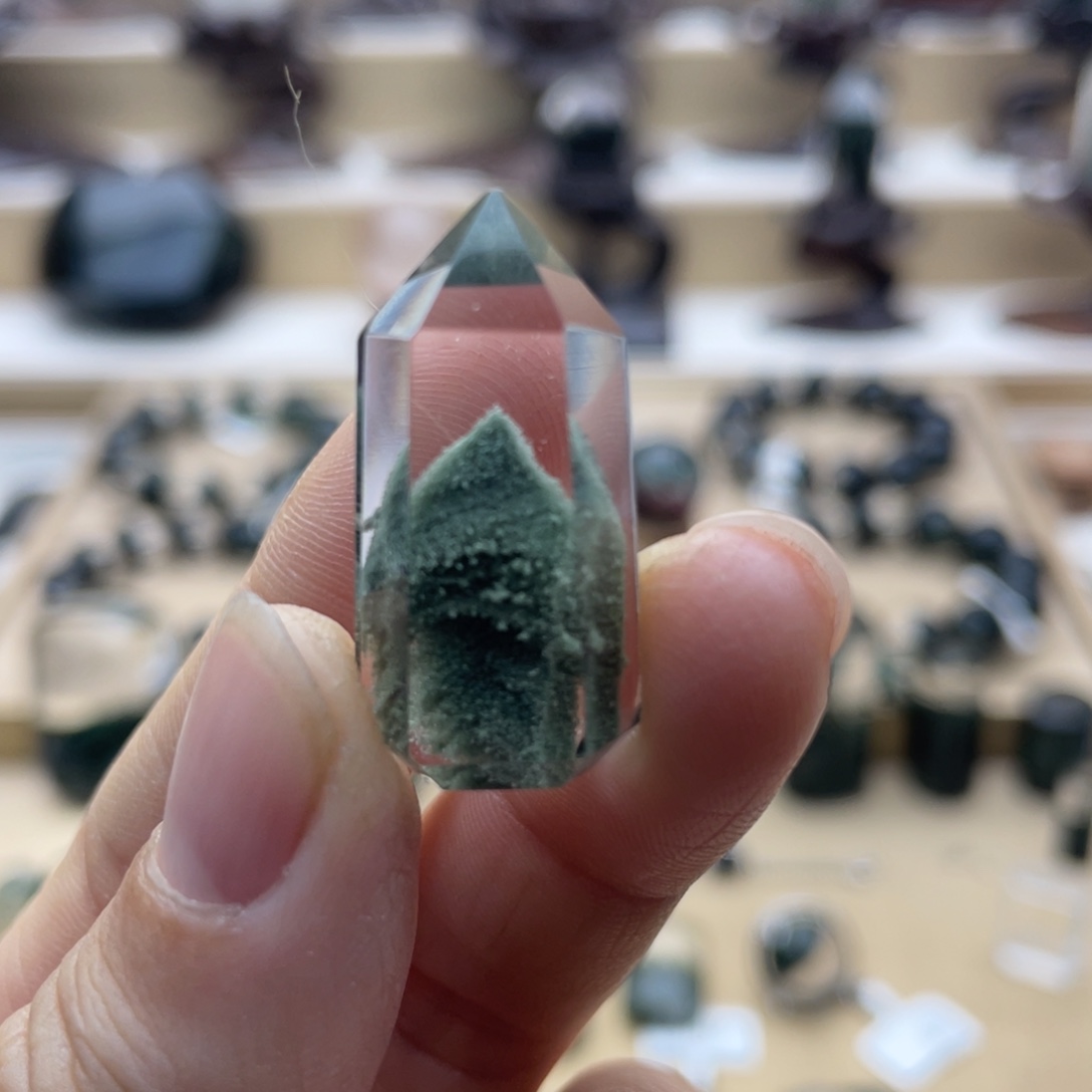 未镶嵌颈饰水晶绿幽灵金字塔柱子