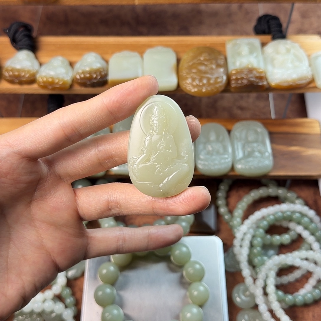 和田玉未镶嵌颈饰