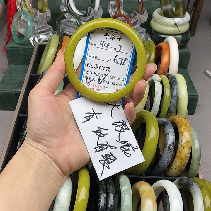 蛇纹石玉未镶嵌手镯
