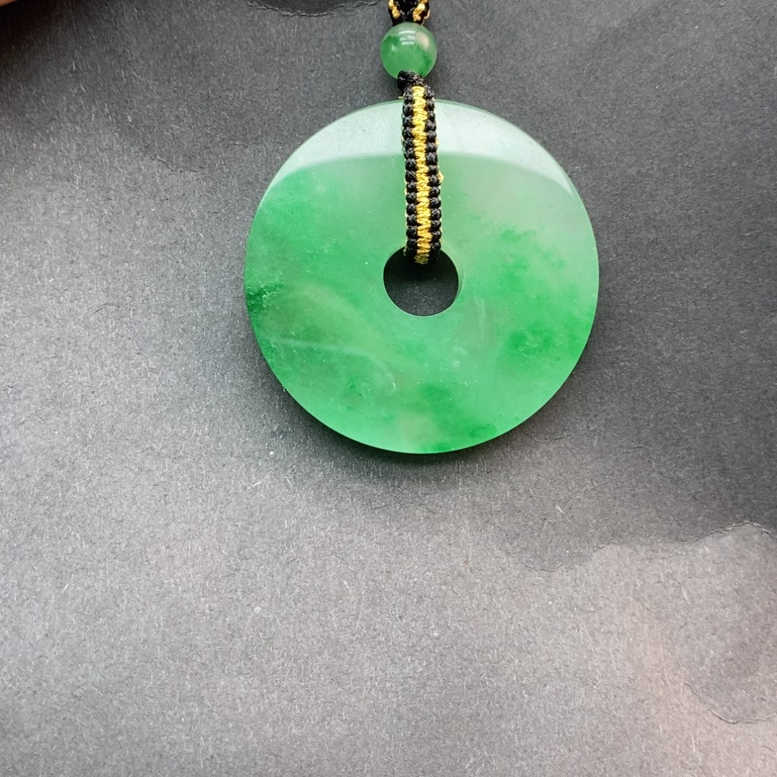 超***）石英质玉未镶嵌颈饰