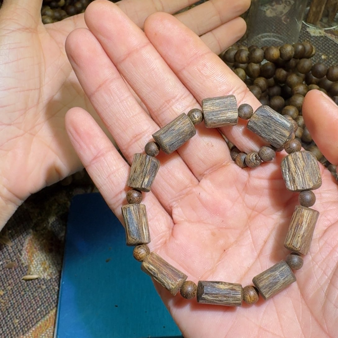 沉香木手串树心油乌身老料7克料子