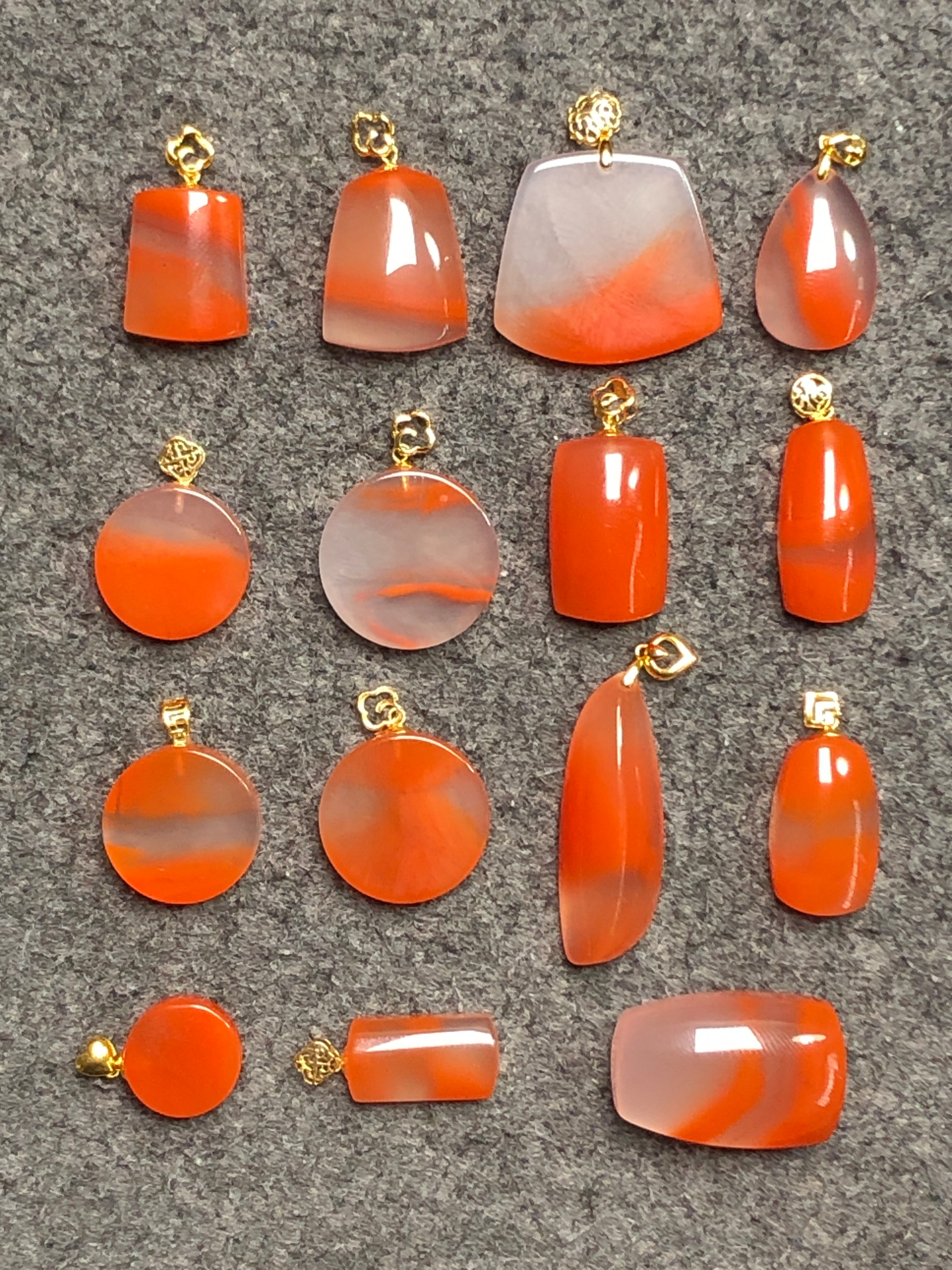 原矿保山南红精品吊坠，价格以实物为准，直bo时间8:00-11:00时尚