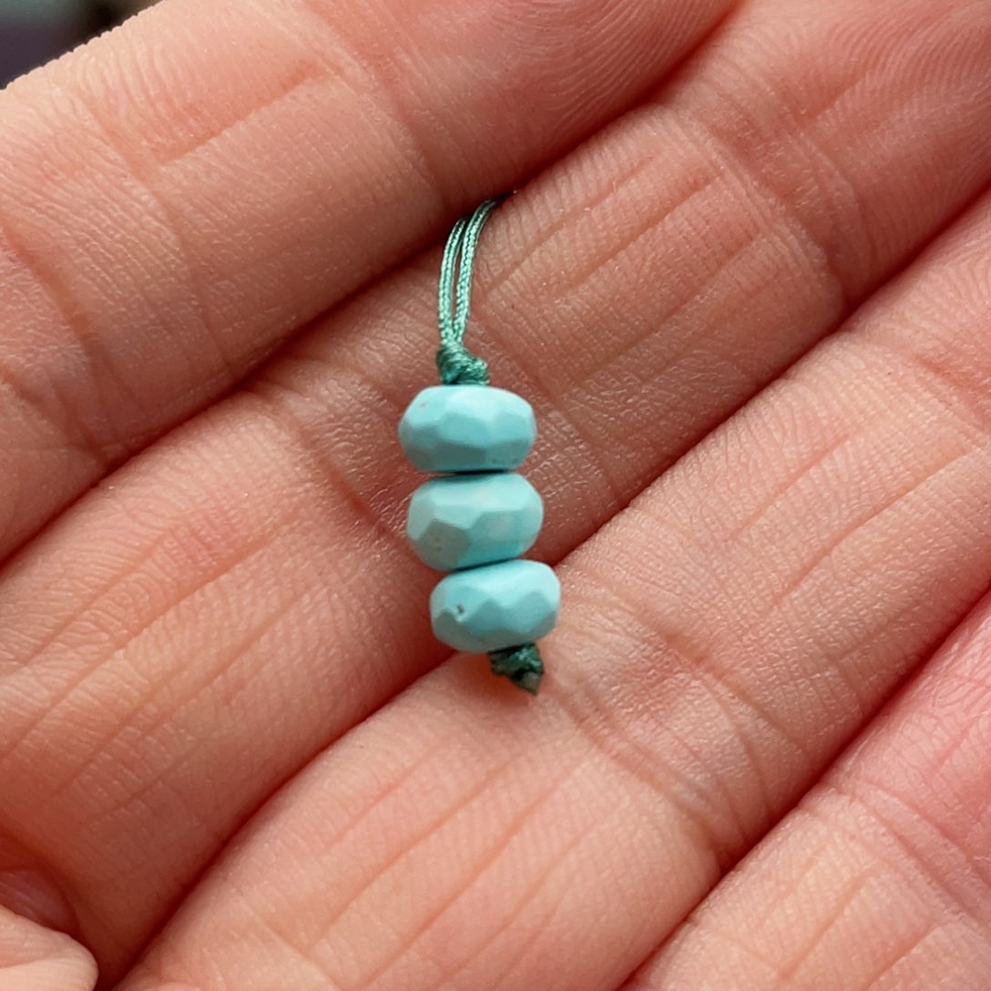 绿松石颈饰未镶嵌