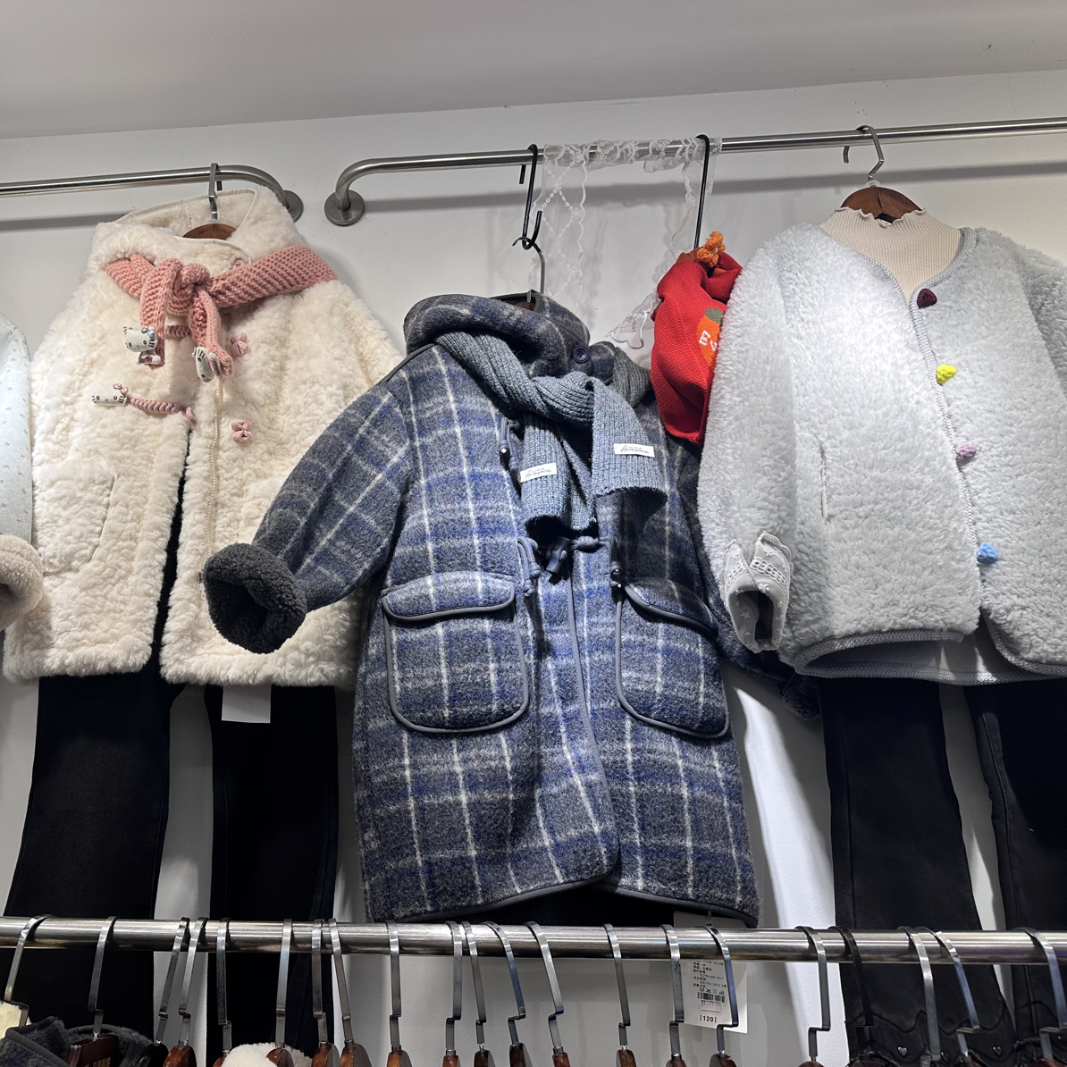 实体店小众品牌童装新品上市热卖中.韩版儿童宝宝上衣长袖条纹