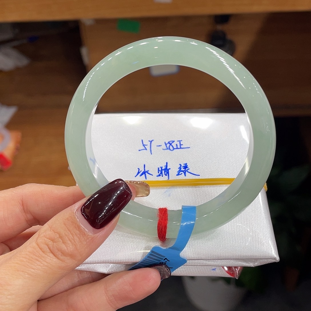 翡翠手镯未镶嵌缅甸翡翠