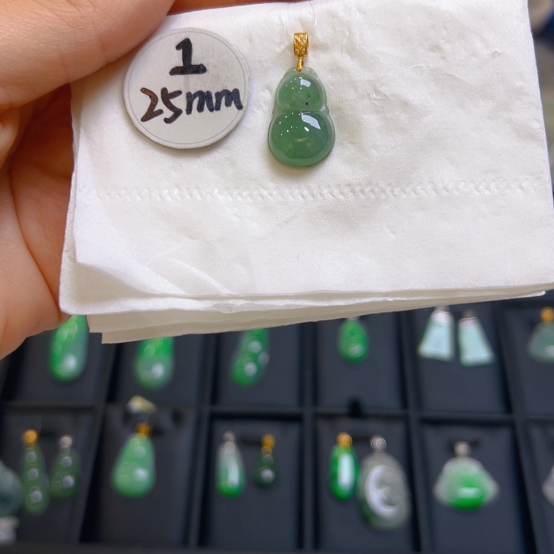 翡翠颈饰18K金镶嵌翡翠