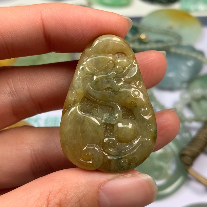 翡翠颈饰未镶嵌翡翠