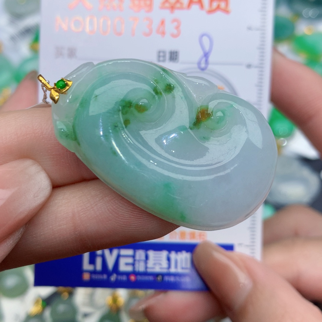 翡翠颈饰18K金镶嵌如意