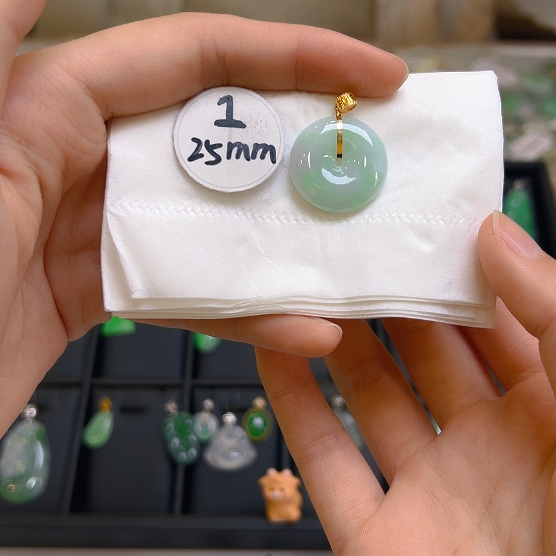 翡翠颈饰18K金镶嵌翡翠
