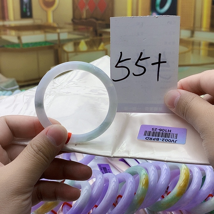 翡翠未镶嵌手镯gfhdjfufyfg