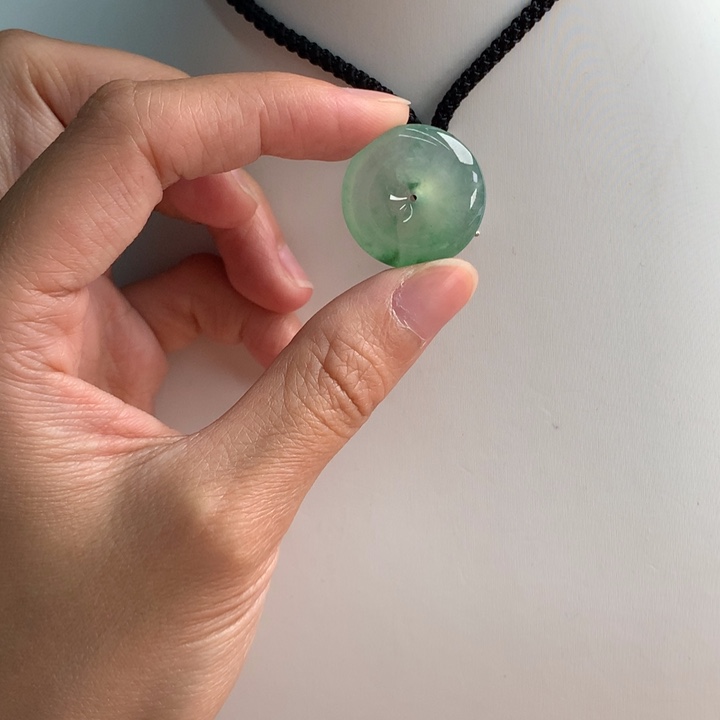 翡翠挂件未镶嵌…..