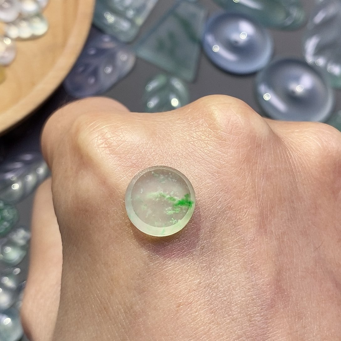 翡翠颈饰未镶嵌翡翠