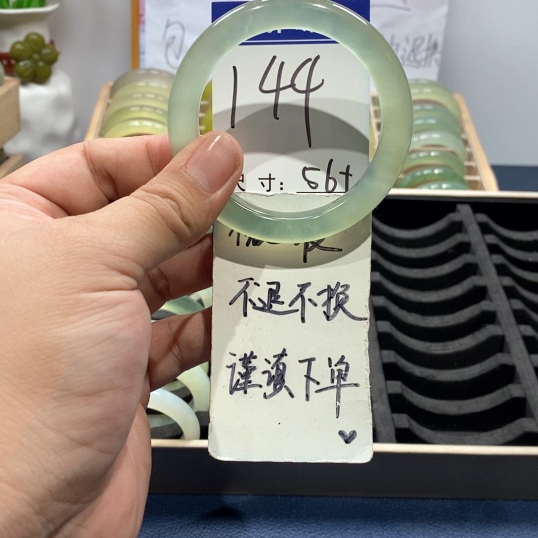 岫玉手镯未镶嵌手镯