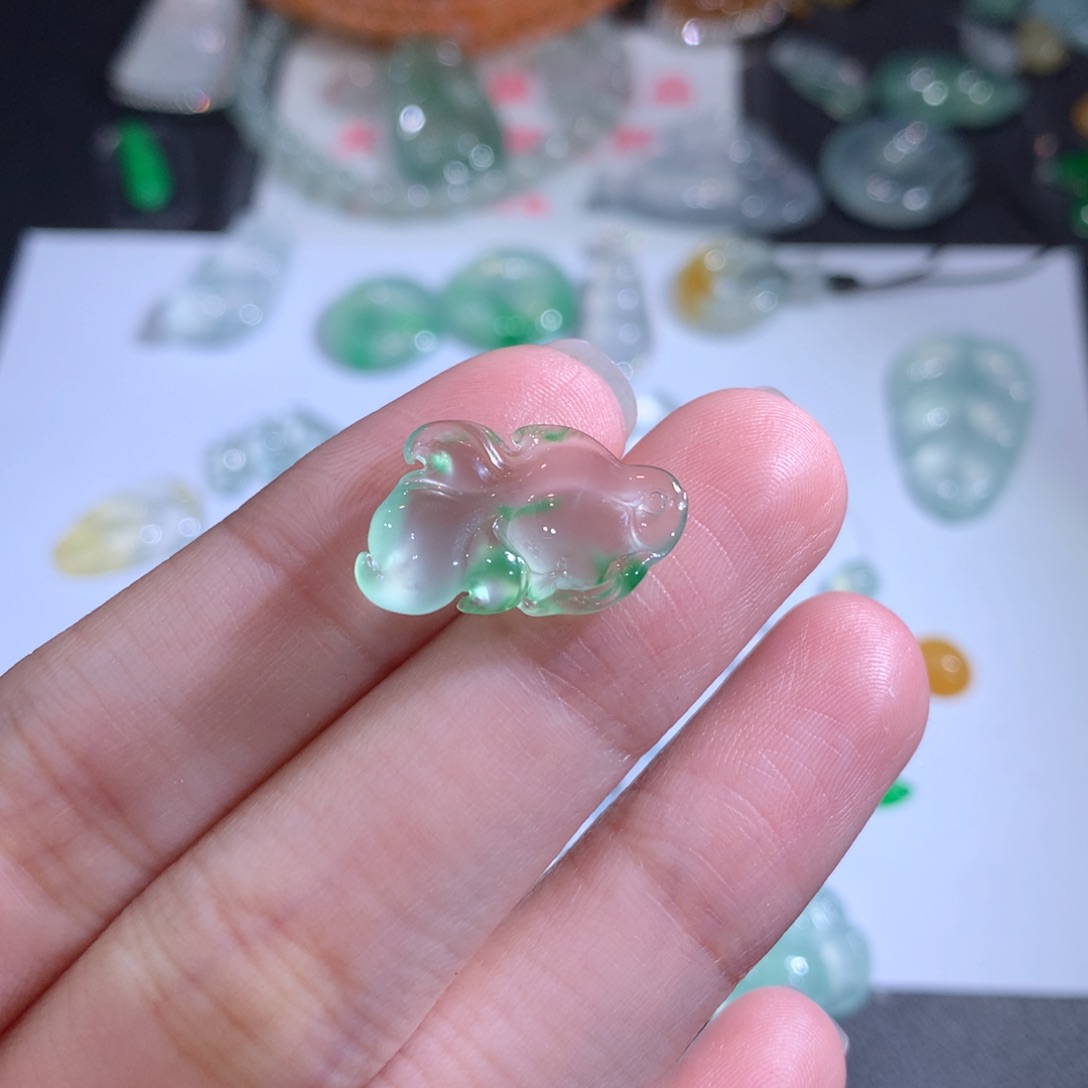 翡翠颈饰未镶嵌阳*咩11.6 19.8 3.4