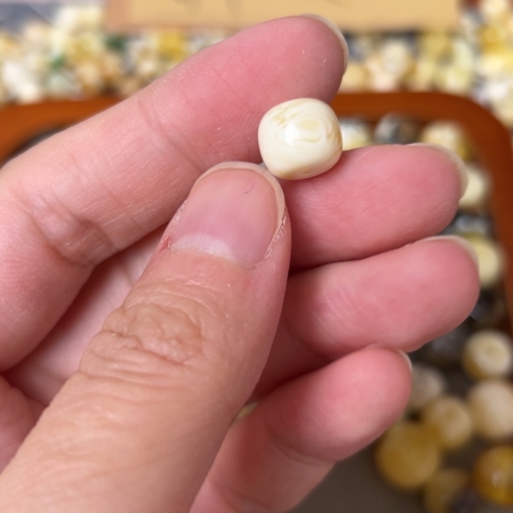 蜜蜡未镶嵌裸石10mm一个