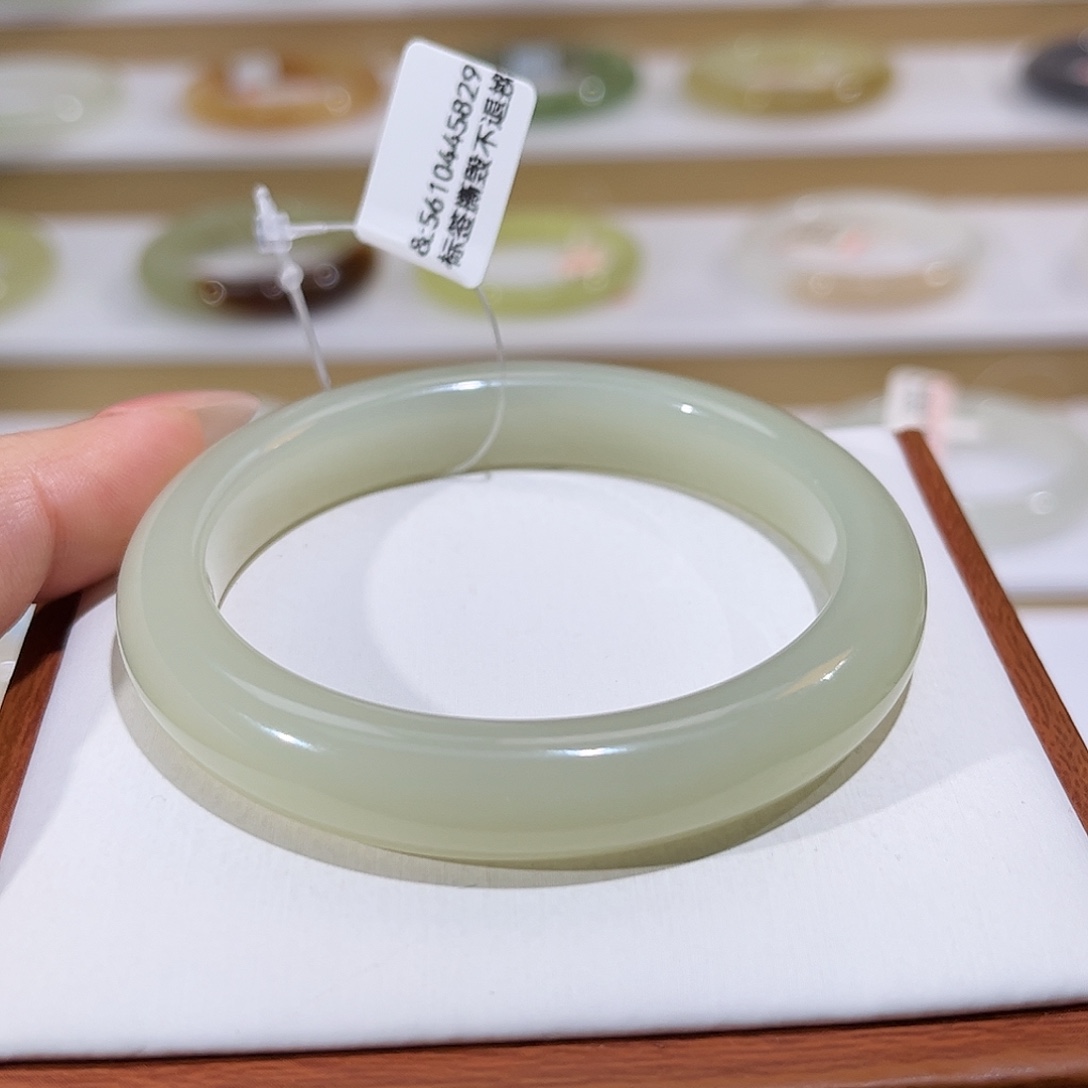 和田玉未镶嵌手镯7