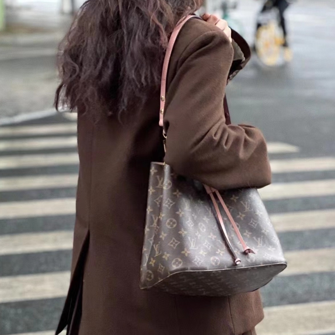 99新 LouisVuitton/路易威登 粉水桶老花pvc单肩包 芯片款/65385