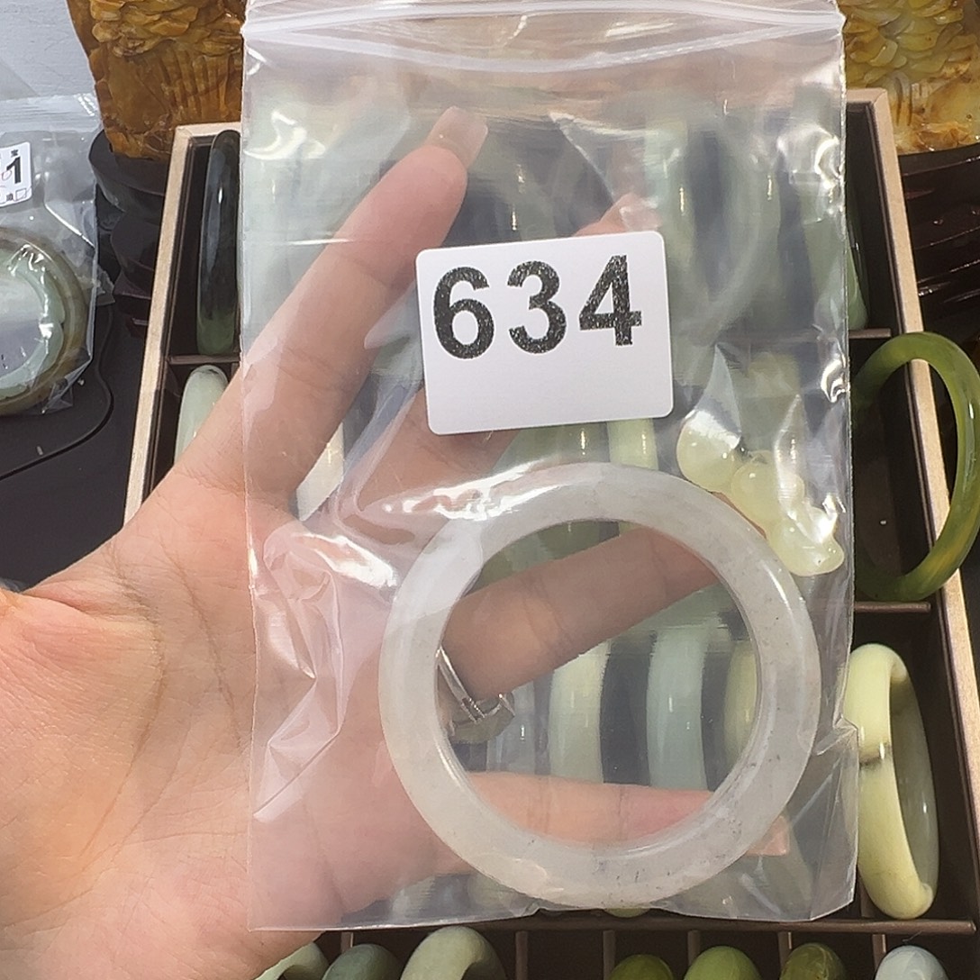 S***。蛇纹石玉未镶嵌手镯