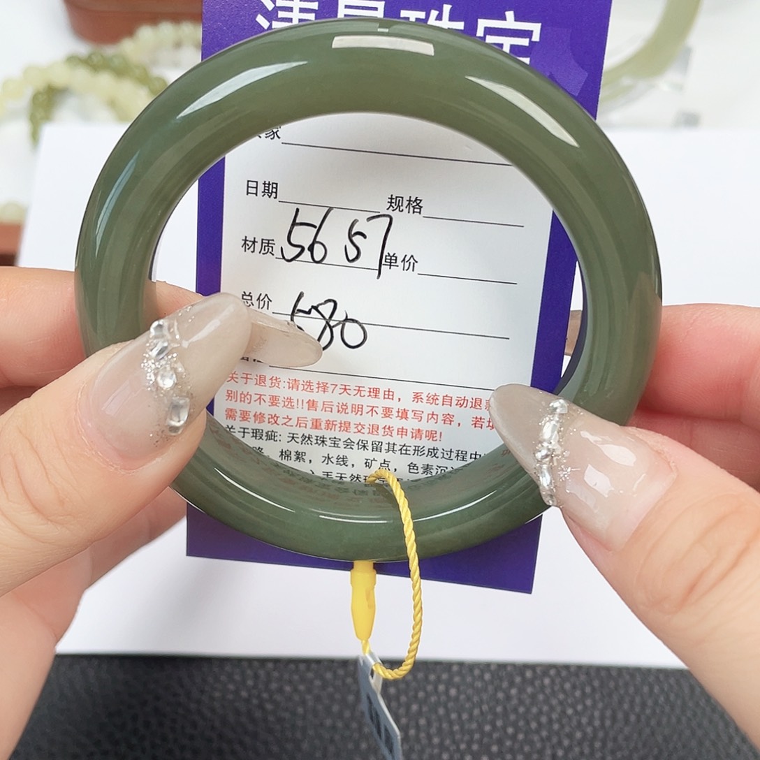 和田玉未镶嵌手镯