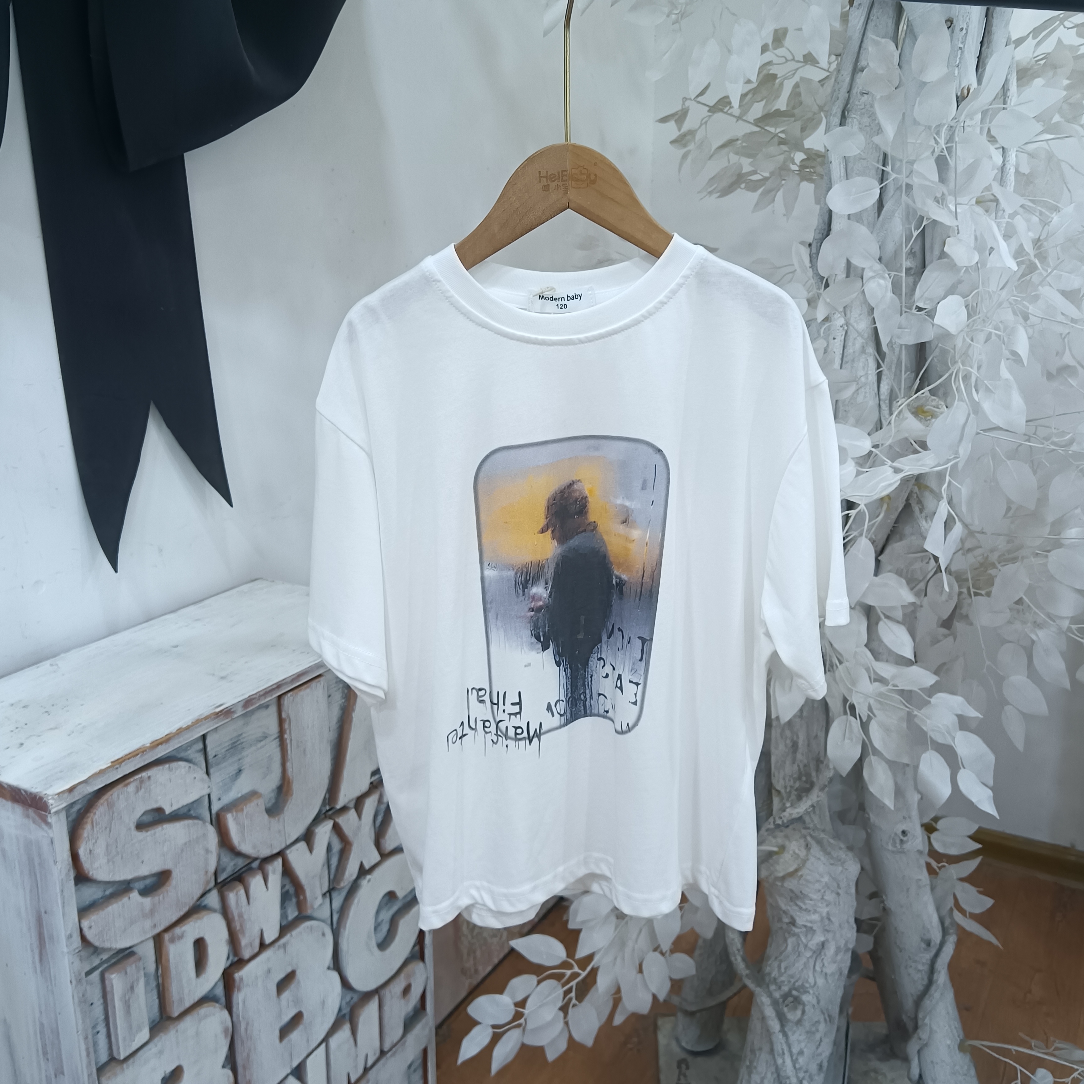 V790白色短袖上衣