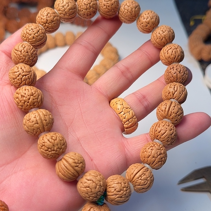 桃核吊坠铁扇公主17mm手持