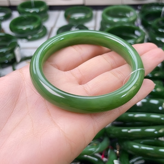 和田玉（碧玉）未镶嵌手镯