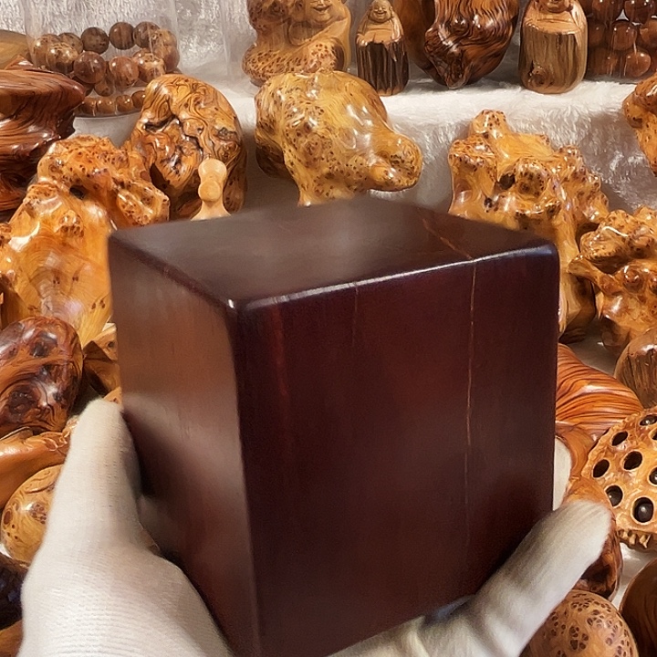 金***心柏木牛毛纹小叶紫檀底座