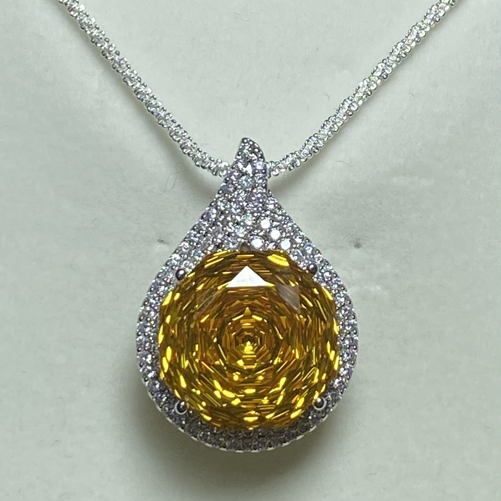   精选b327 -典藏轻奢-重工豪华吊坠