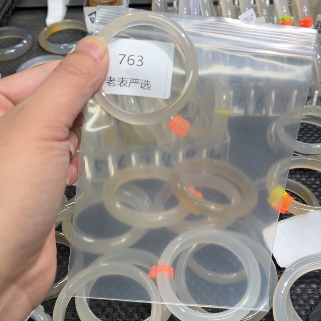 玛瑙/玉髓手镯未镶嵌李****u48